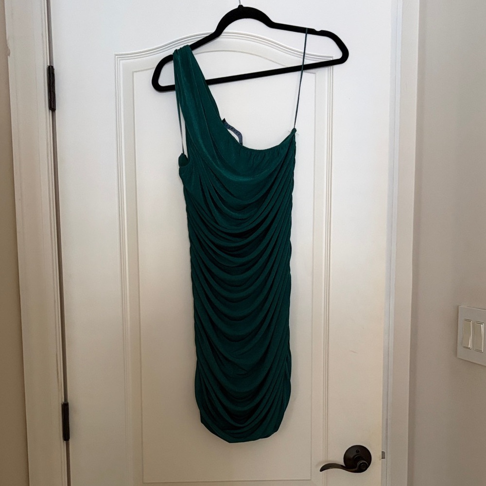 Elegant Deep Green One-Shoulder Ruched Dress